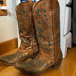 SALE!! Corral boots for Buckle